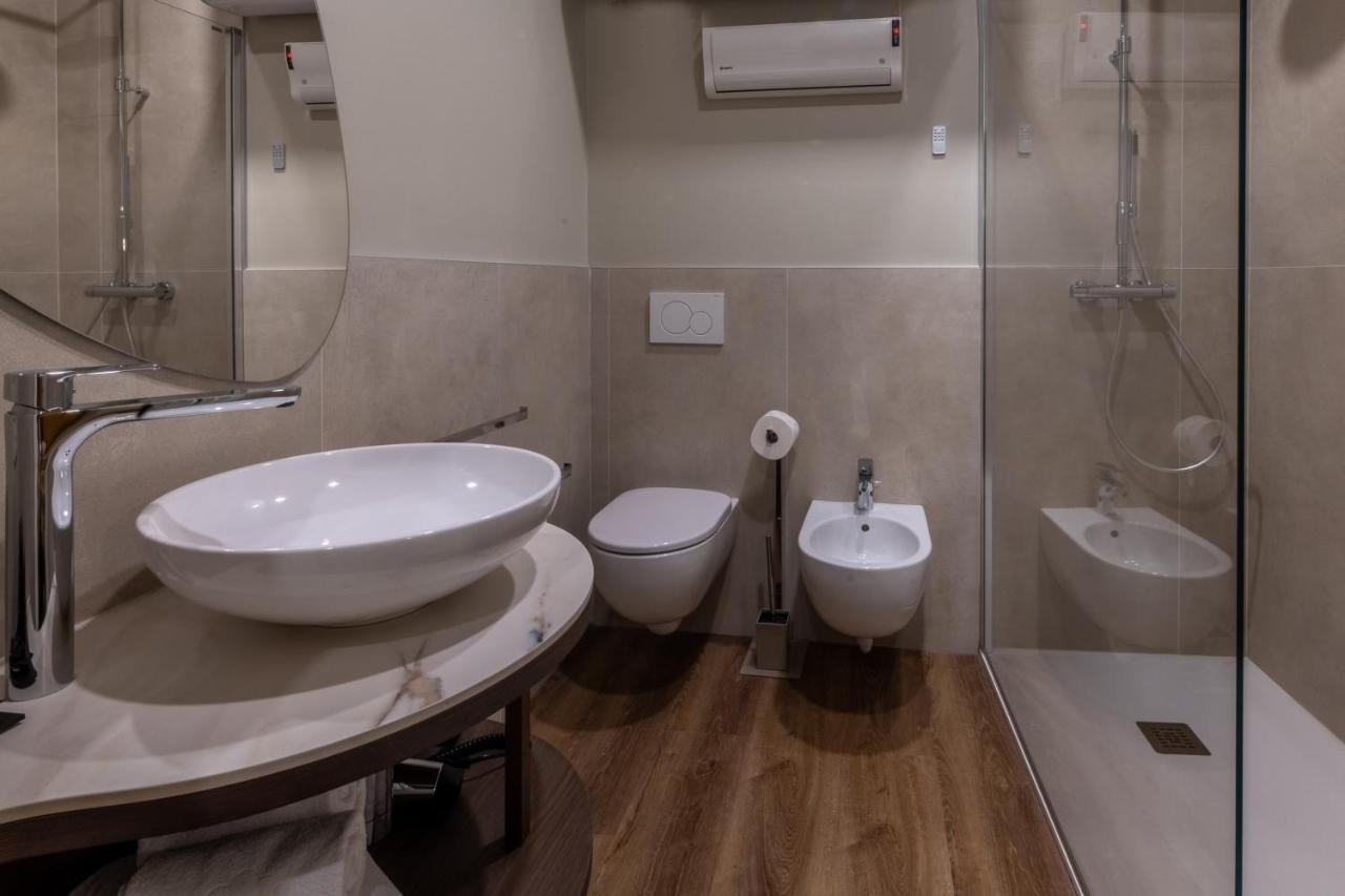 Hi Room Trient Exterior foto